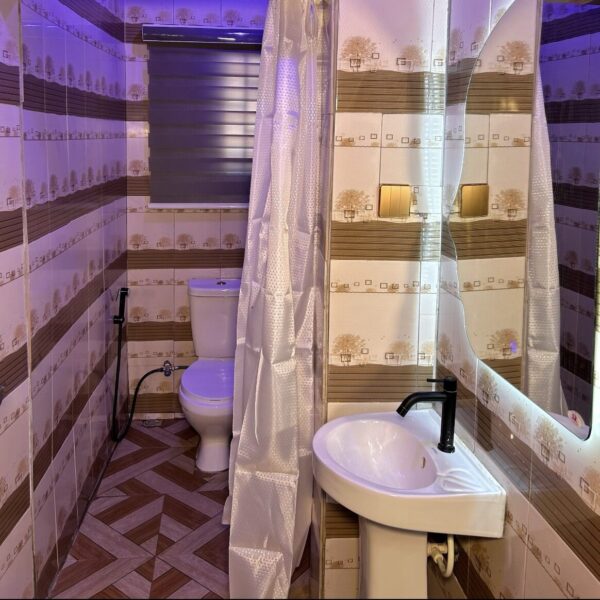 Stylish 1-Bedroom Apartment - Image 4
